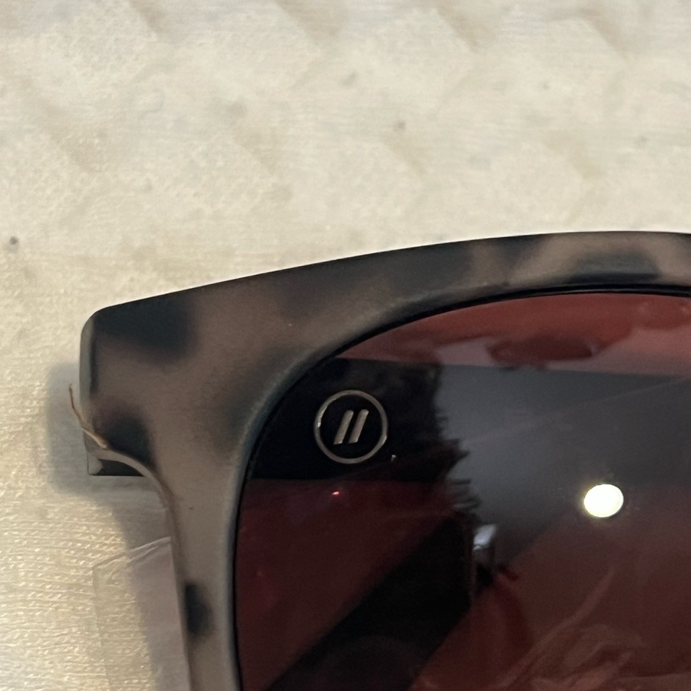 Polarized Tiger Mark Blender Sunglasses - Picture 2 of 7